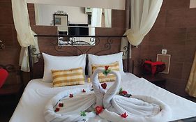 Паралакс Хотел